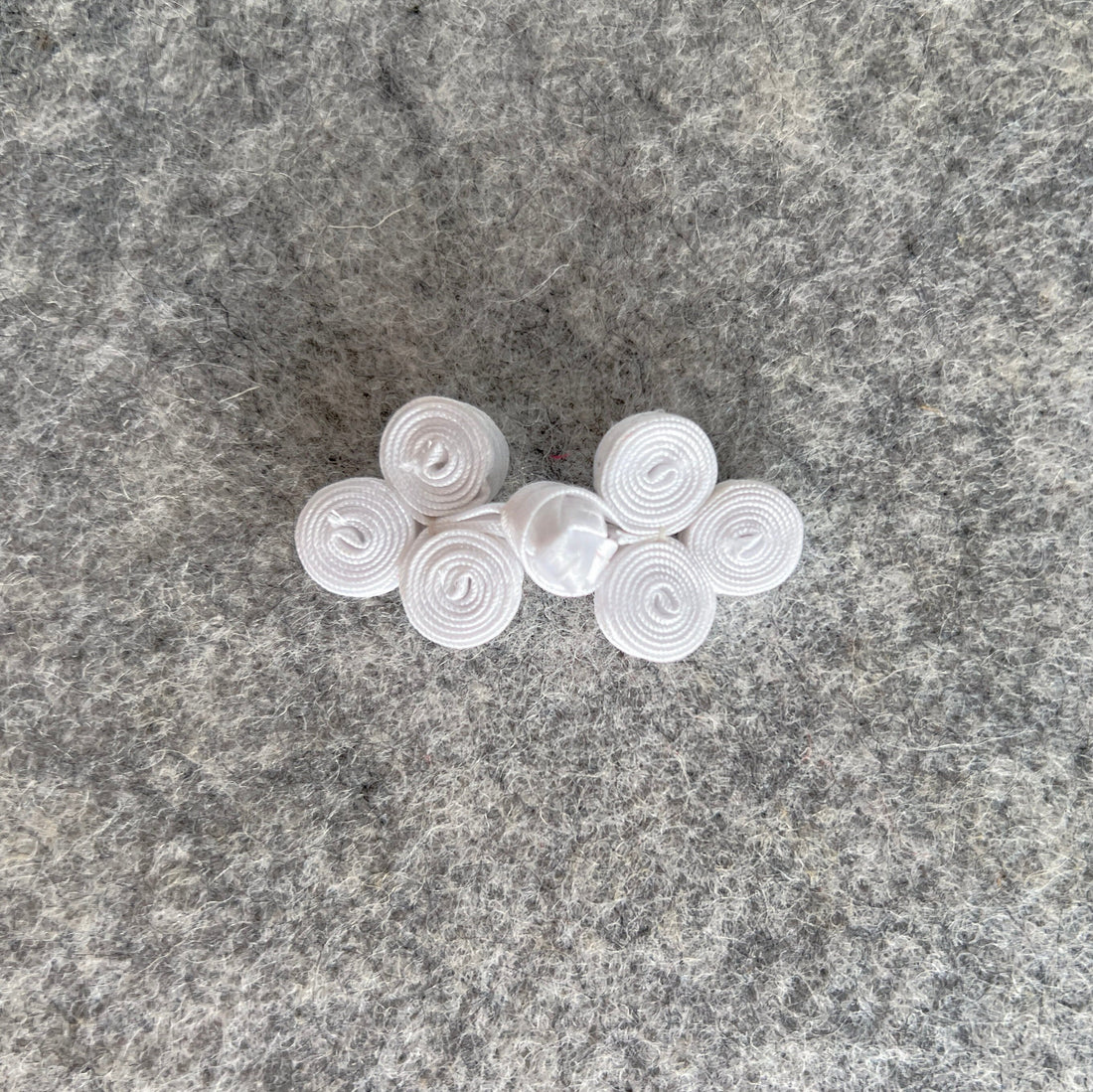 Clover Ribbon Button (White, Set of 2) Qipao Button Pankou Cheongsam Decorative Closure for Chinese Traditional Dress, Chinese Buttons